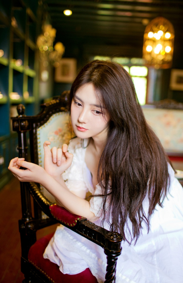 我们为什么需要美女，可能她们改变你的生活习性，让人感这个世界充满期待，虽然当你觉得期待的东西就要得到的时候，她们马上去普度众生，让其他人觉得生活充满期待。——韩寒《像少年啦飞驰》